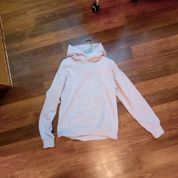 Brand new TNA airy AF perfect hoodie - Picture 2 of 2